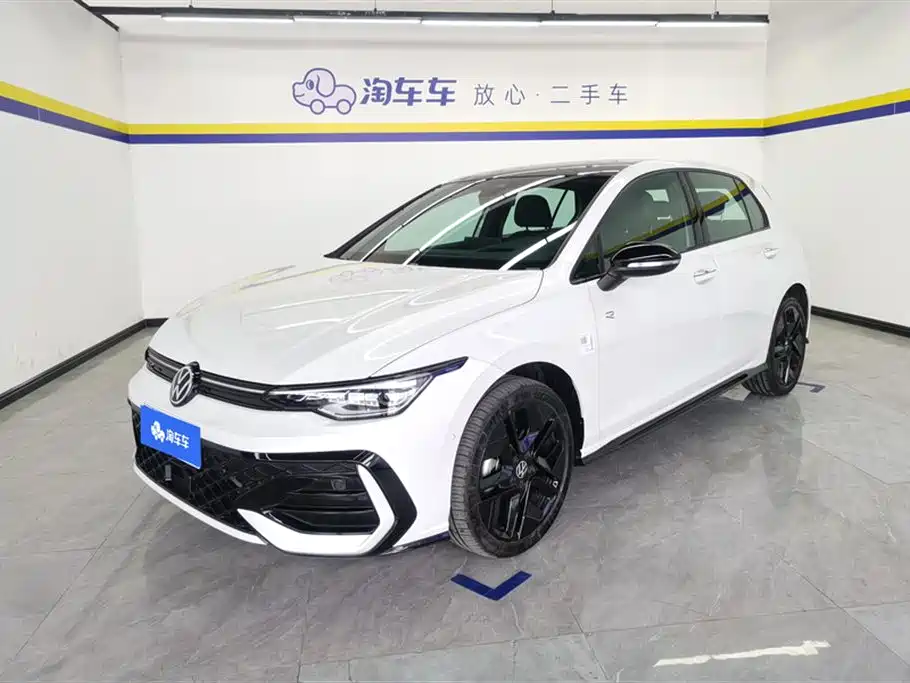 Volkswagen Golf 2025 300TSI R-Line