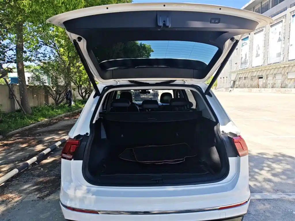 Volkswagen Tiguan L 2021 330TSI Automatic 2WD R-Line Premium фото 19