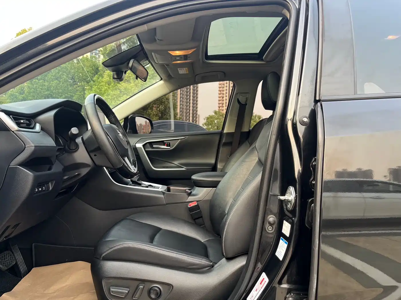 Toyota RAV4 Rongfang 2021 Facelift Hybrid 2.5L E-CVT 4WD Elite PLUS фото 4