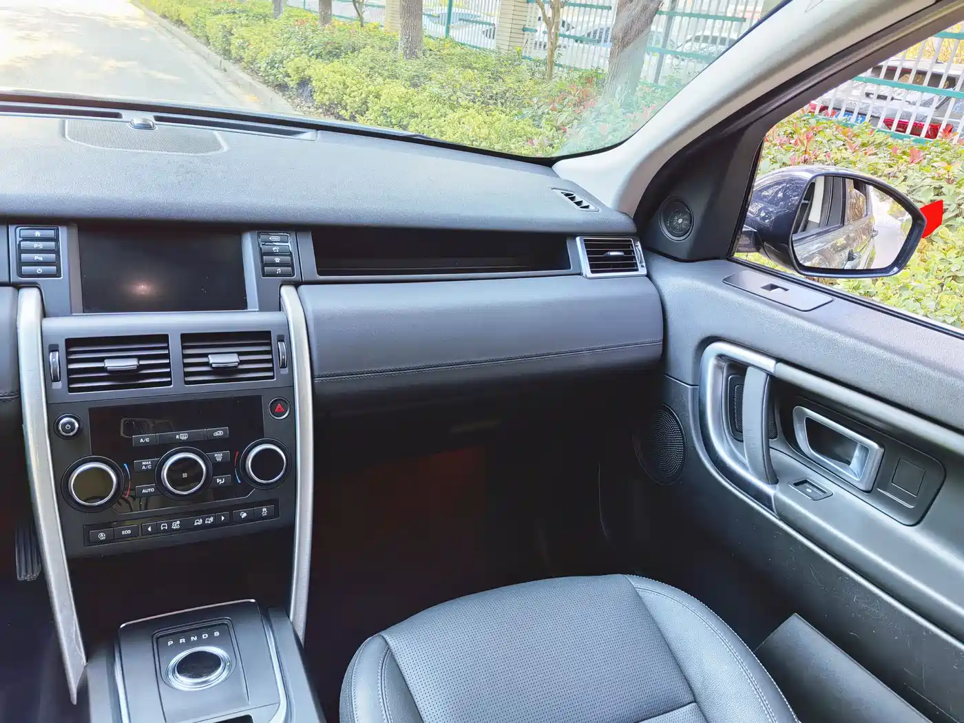 Land Rover Discovery Sport 2018 240PS SE Edition фото 10