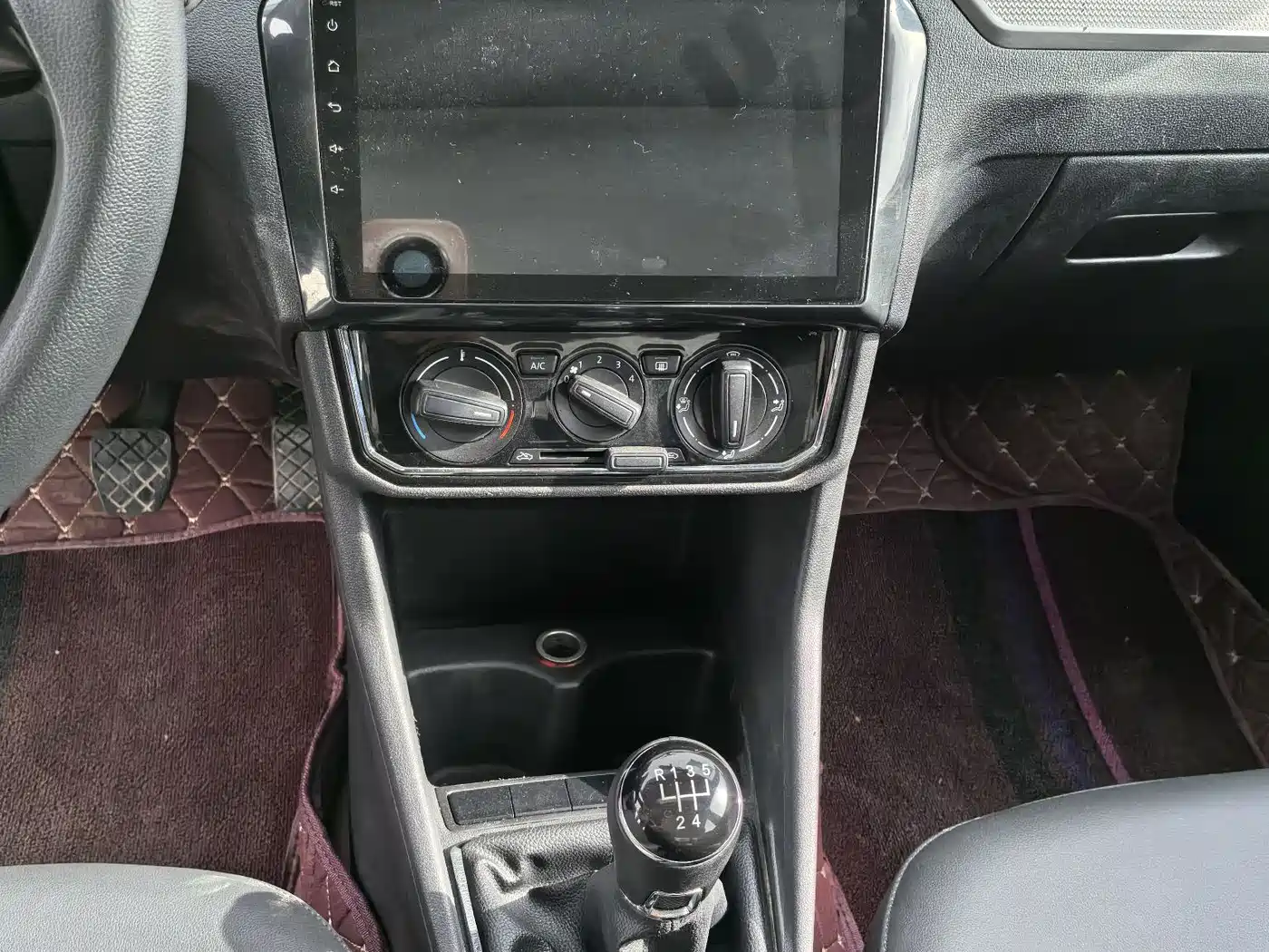Volkswagen Jetta 2017 1.5L Manual Comfort фото 11