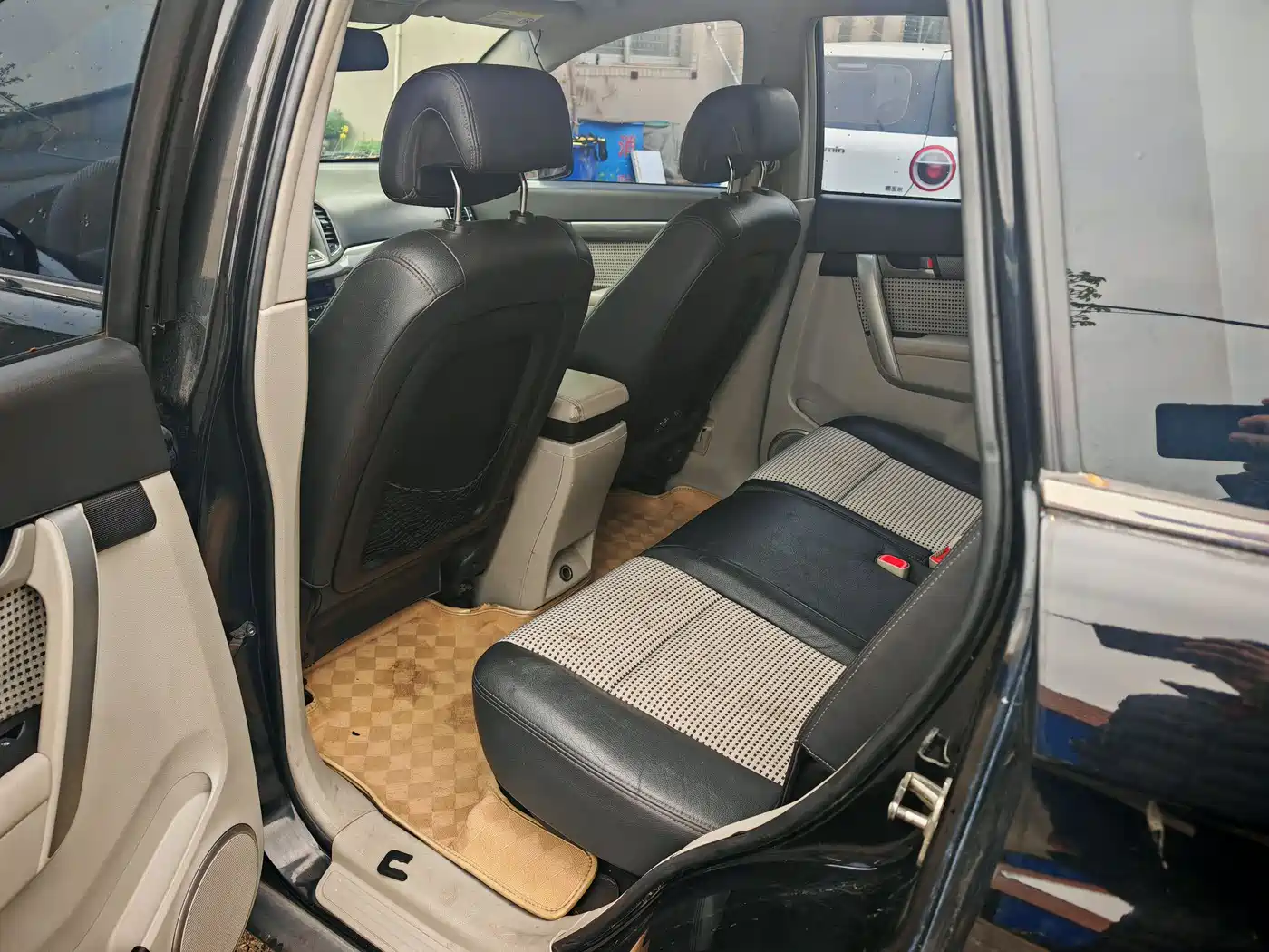 Chevrolet Captiva 2012 Model 2.4L 2WD Urban Edition 5-Seater фото 11