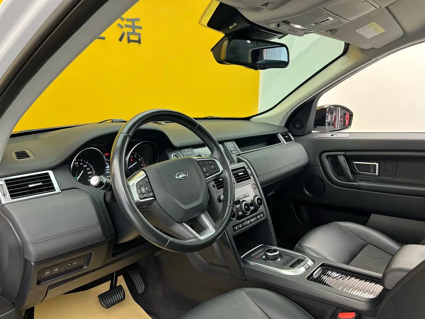 Land Rover Discovery Sport 2019 240PS SE Edition China V фото 5