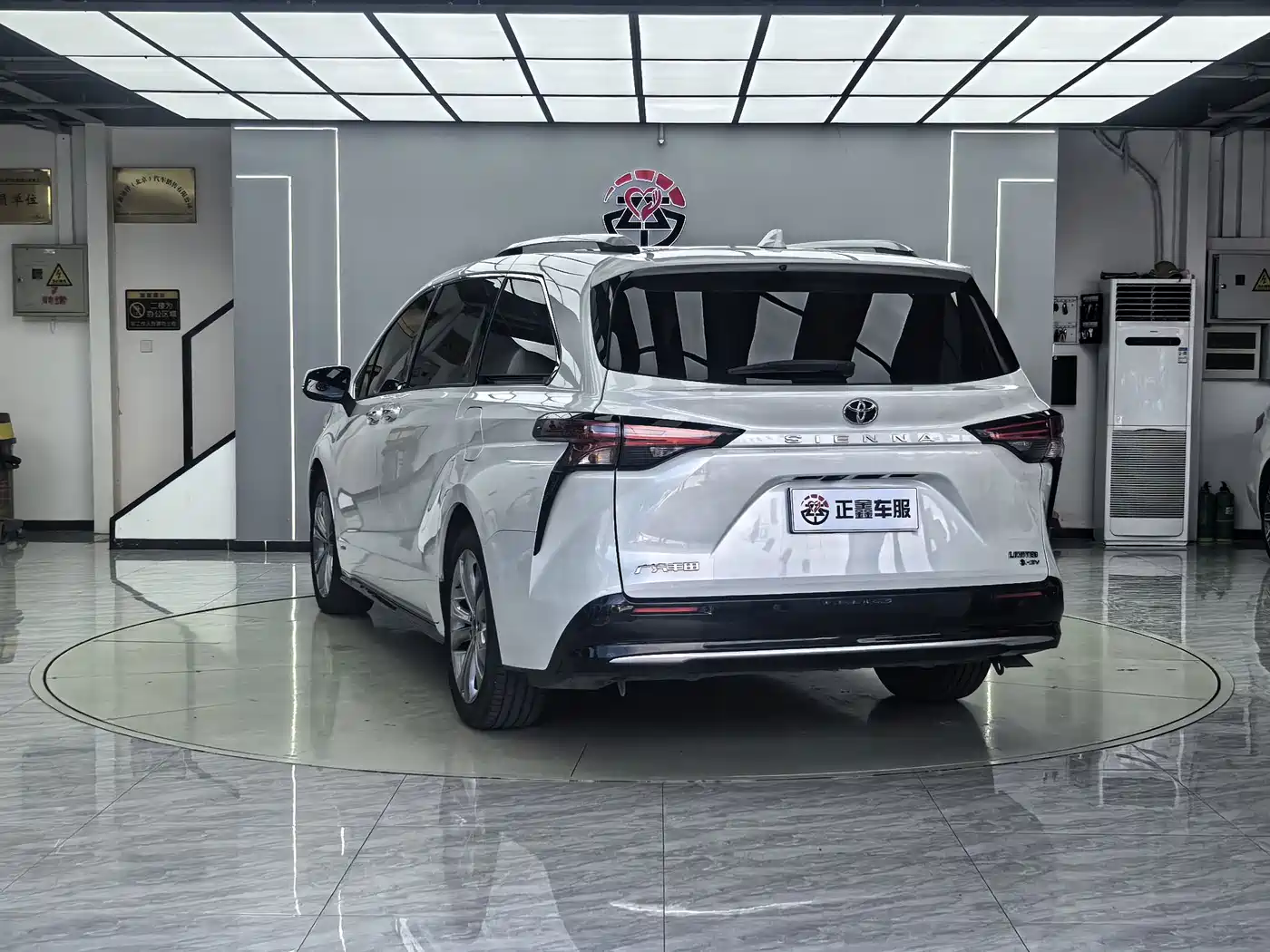 Toyota Sienna 2025 2024 2.5L Hybrid Premium Edition