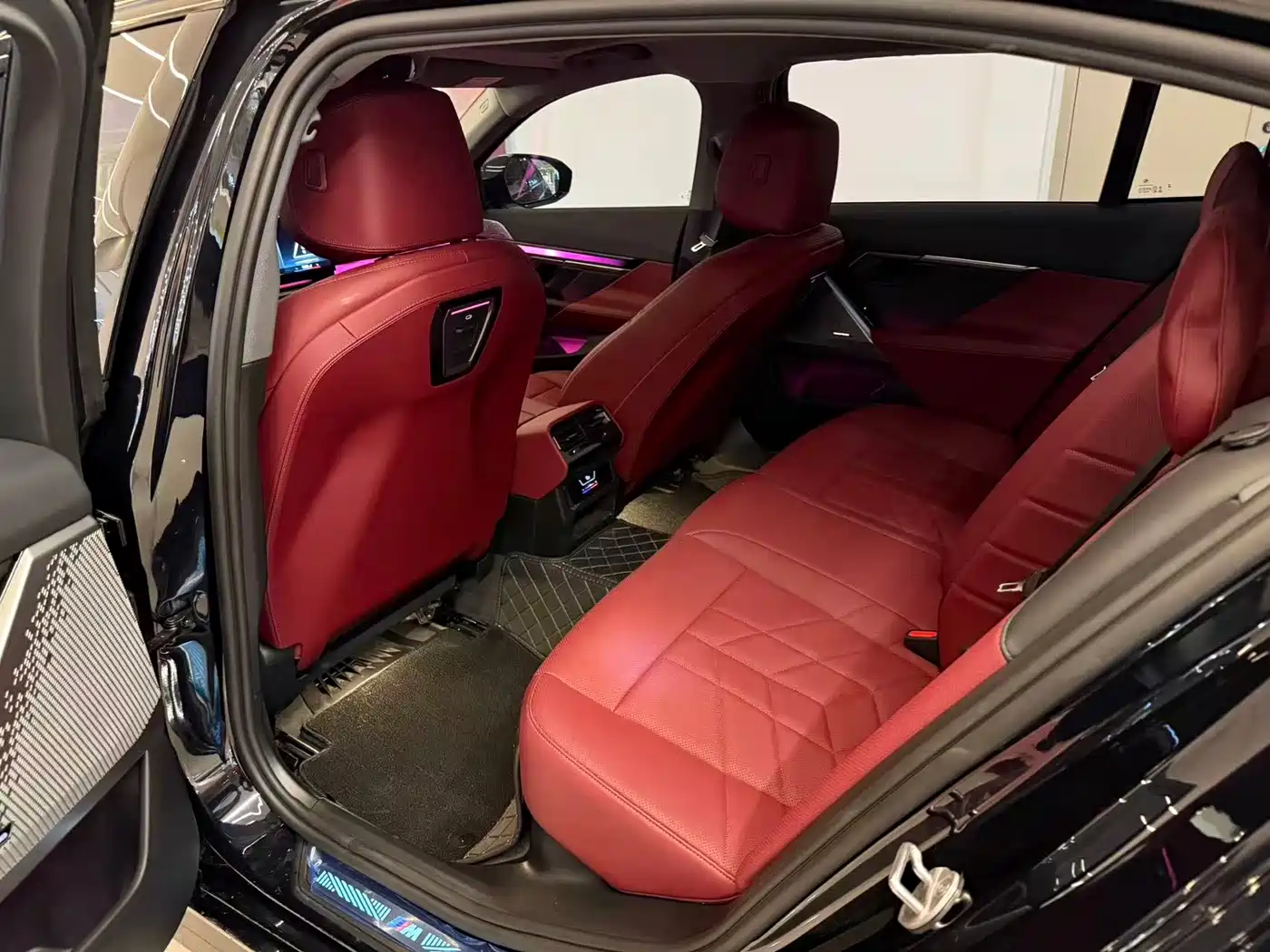 BMW 5 Series 2024 530Li Leading M Sport Package фото 6