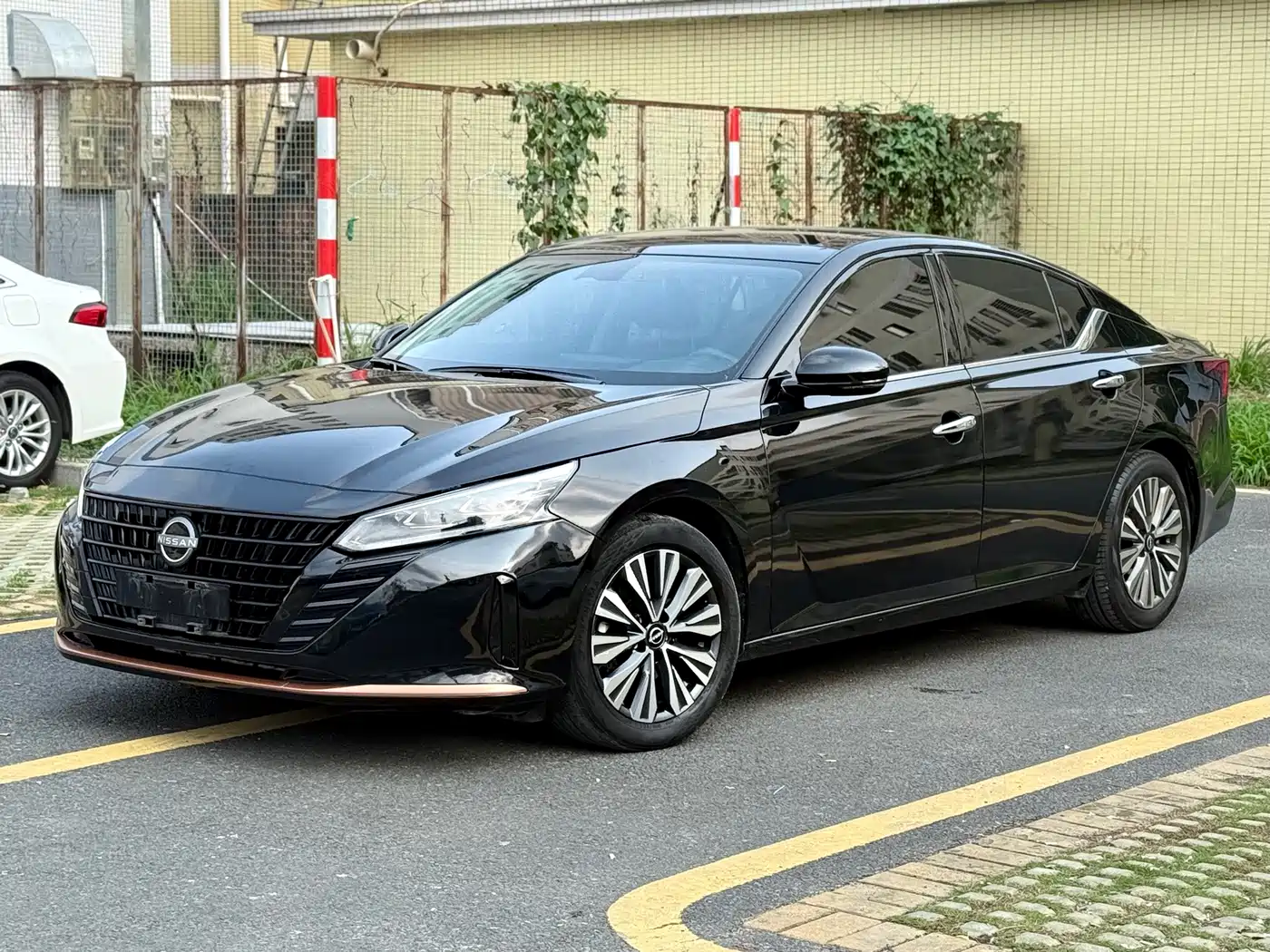 Photo 1 - Nissan Teana