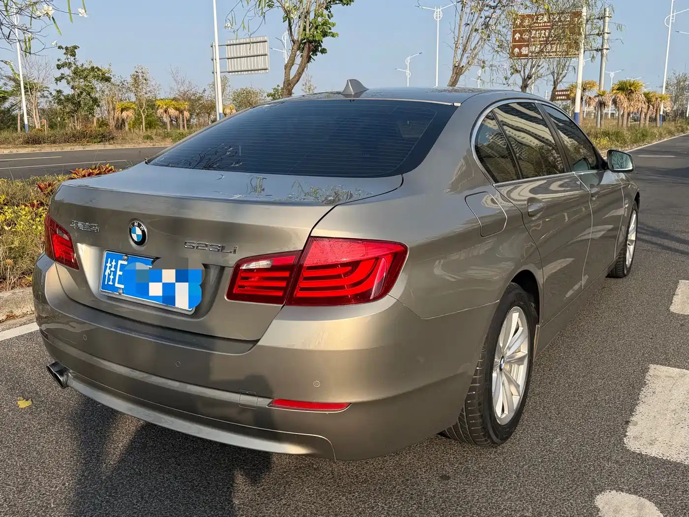 BMW 5 Series 2012 523Li Luxury фото 4
