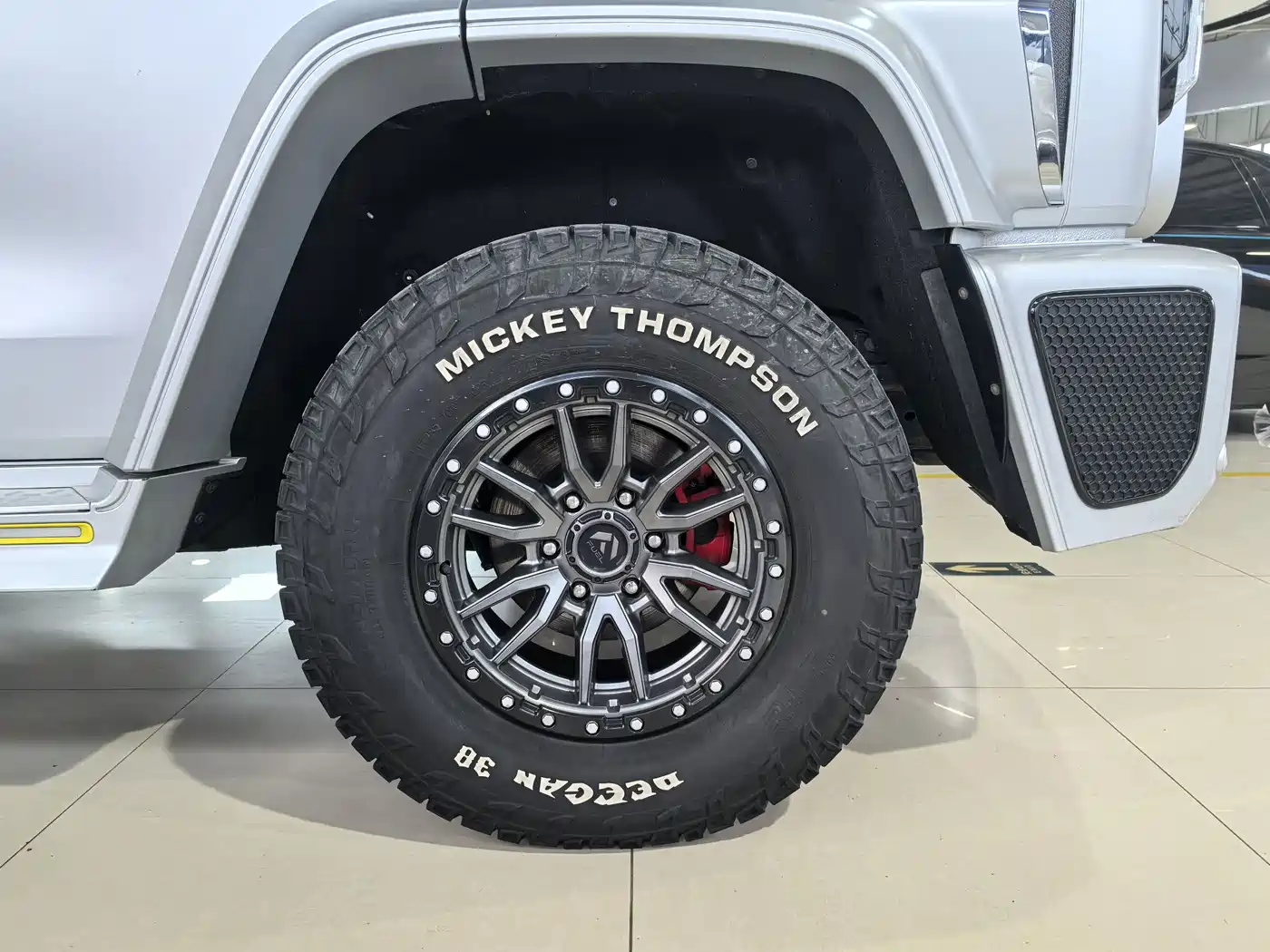 TANK CO CREATION TANK 300