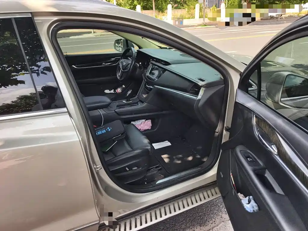 Cadillac XT5 2017 2016 25T Luxury Model