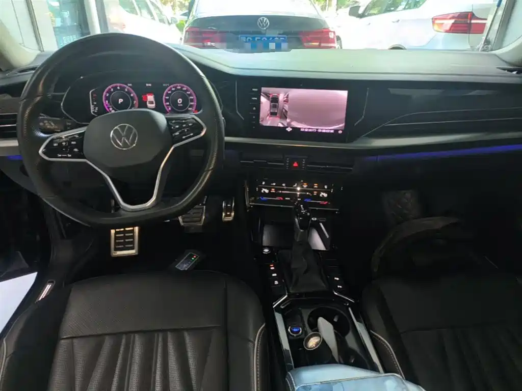 Volkswagen Passat 2022 330TSI Luxury Edition фото 10