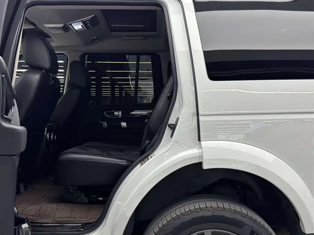 Land Rover Discovery 2016 3.0 SC V6 HSE фото 7
