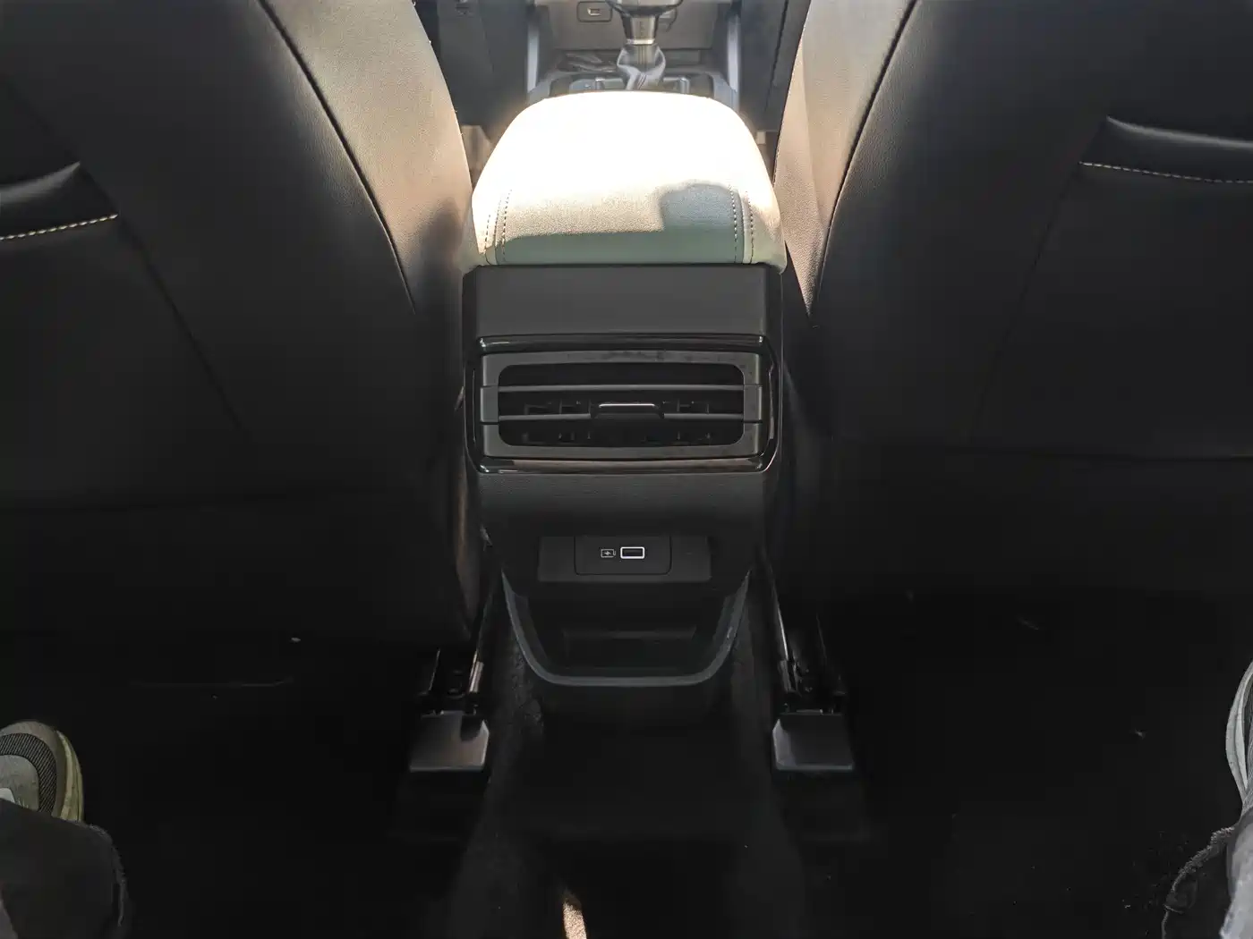 Geely Emgrand S 2022 2022 1.4T CVT Crossover Player