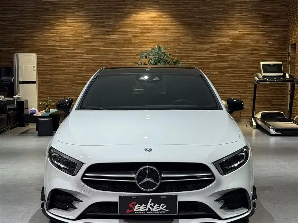 Mercedes-Benz A-Class AMG (Import) 2020 AMG A 35 4MATIC фото 2