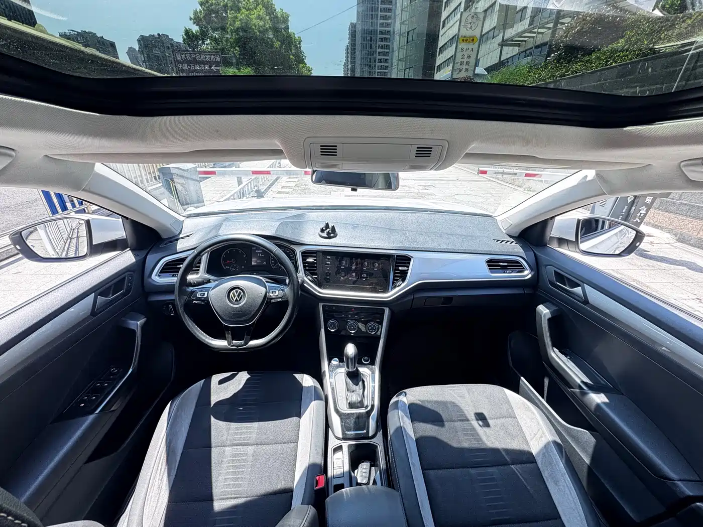 VOLKSWAGEN T ROC EXPLORING SONGS