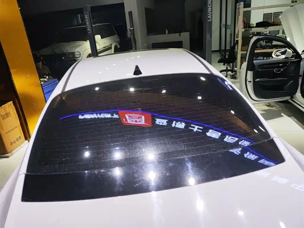 Hyundai Elantra 2022 1.5L CVT LUX Premium Edition фото 16