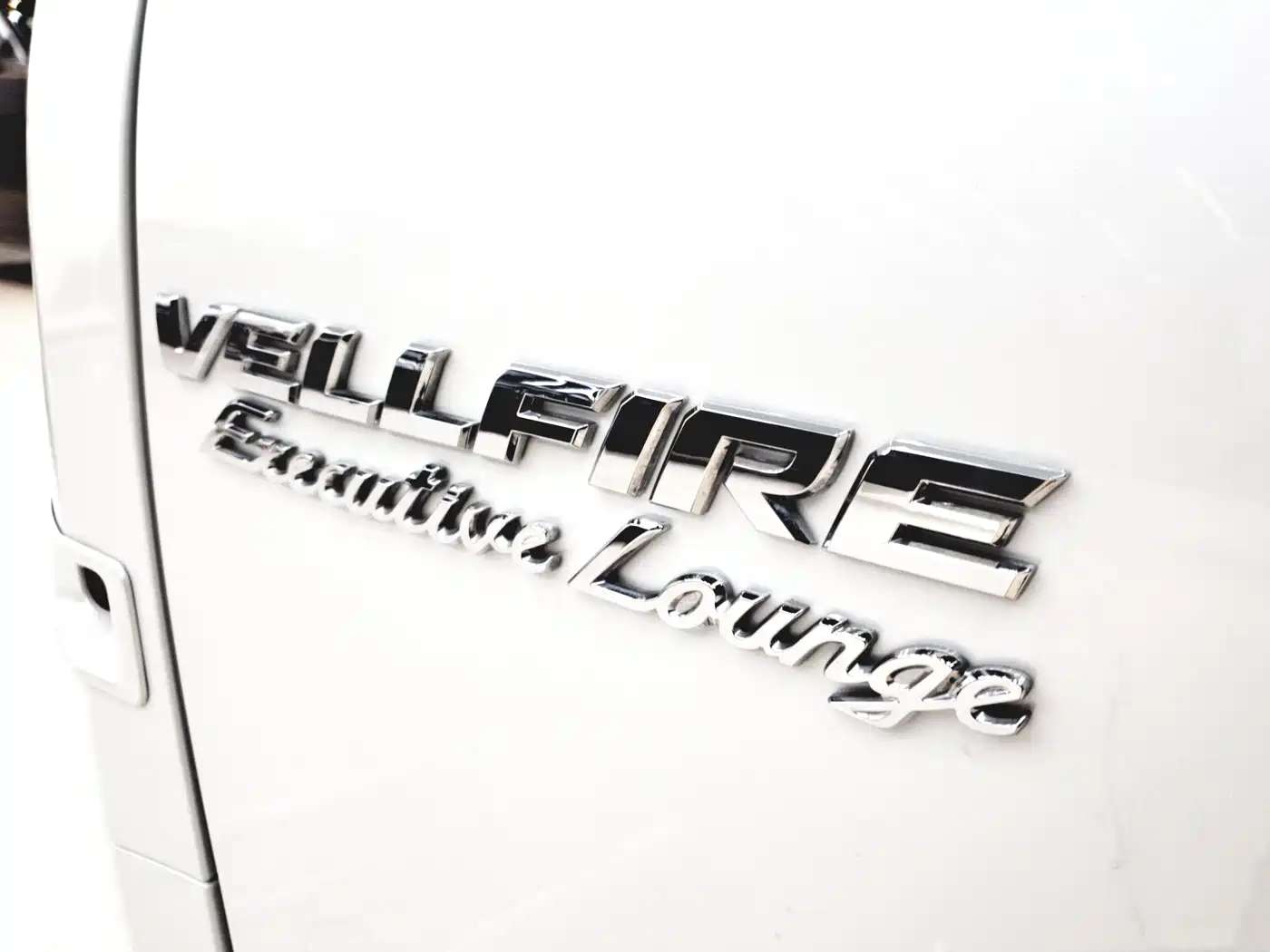 Toyota Vellfire 2021 Crown Hybrid 2.5L HV Premium Edition фото 22