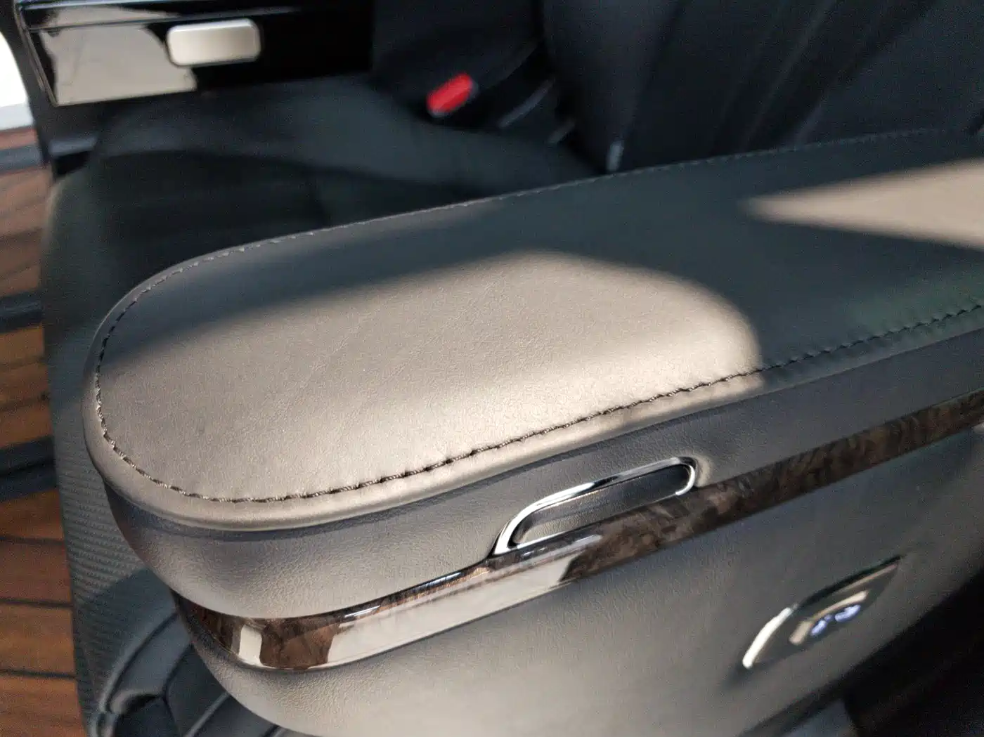 Toyota Vellfire 2021 Crown Hybrid 2.5L HV Premium Edition фото 19