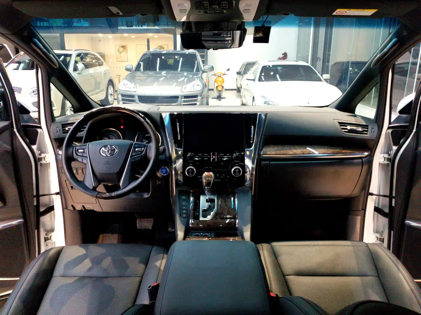 Toyota Vellfire 2021 Crown Hybrid 2.5L HV Premium Edition фото 11
