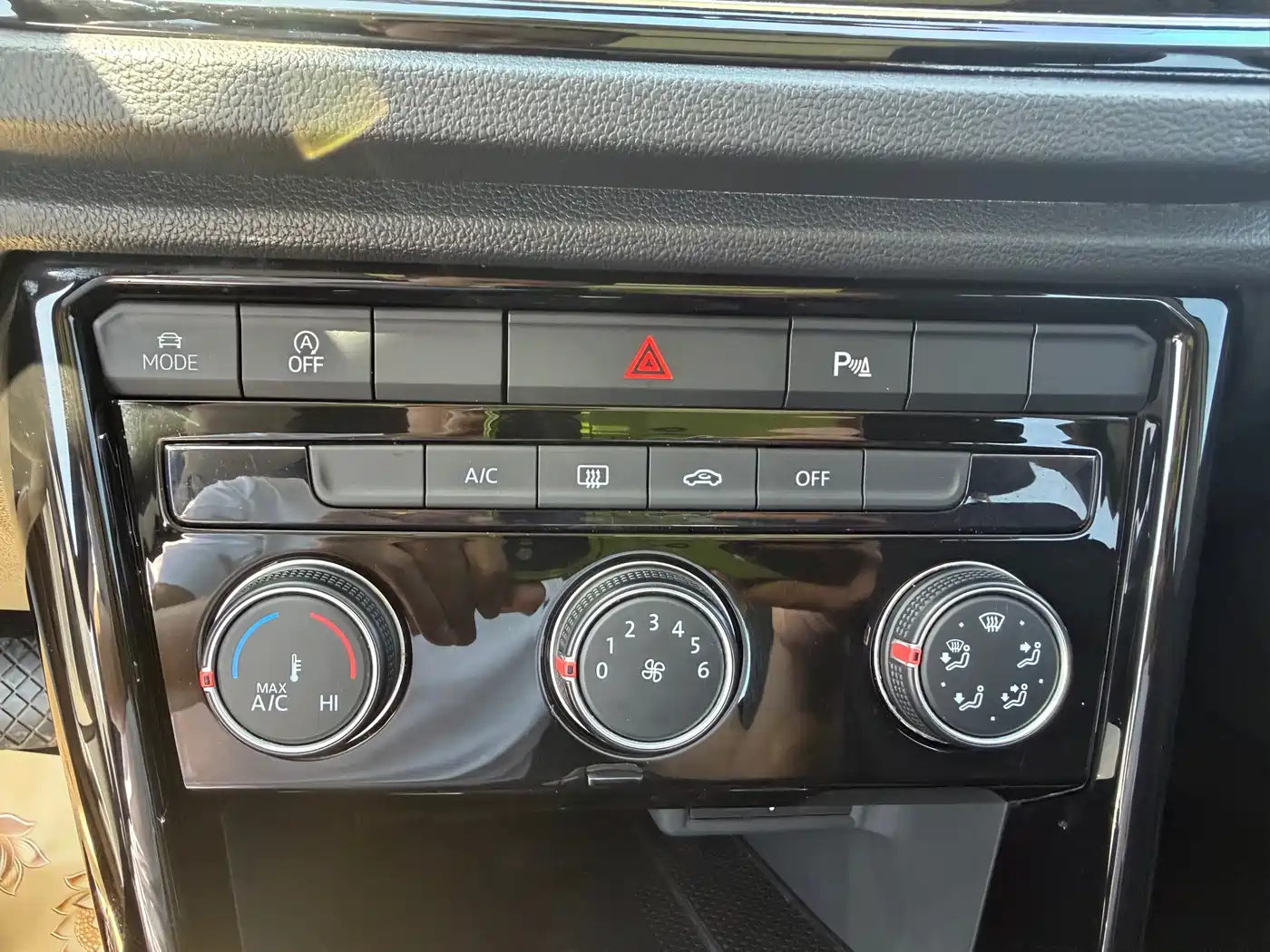 Volkswagen T-ROC 2022 280TSI DSG 2WD Comfort PLUS фото 9