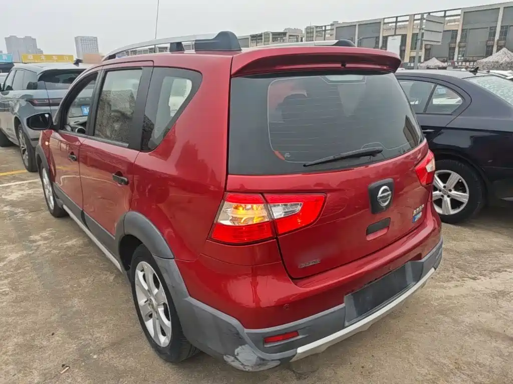 Nissan Livina 2015 2013 Sporty 1.6XV CVT Luxury