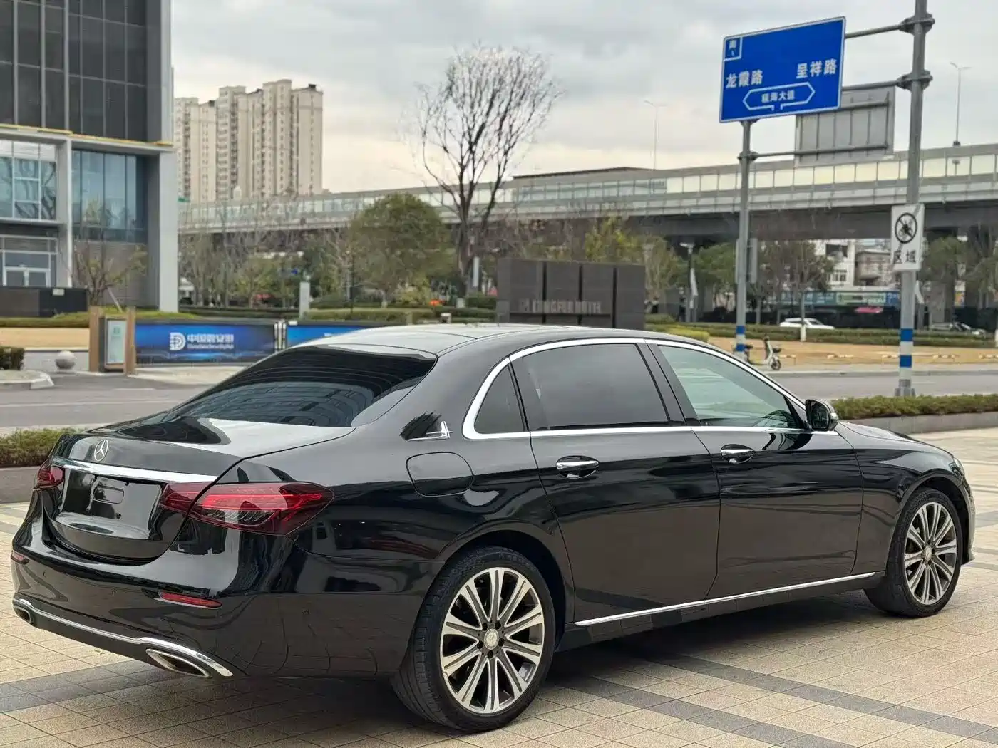 Mercedes-Benz E-Class 2017 Model E 320 L 4MATIC фото 6