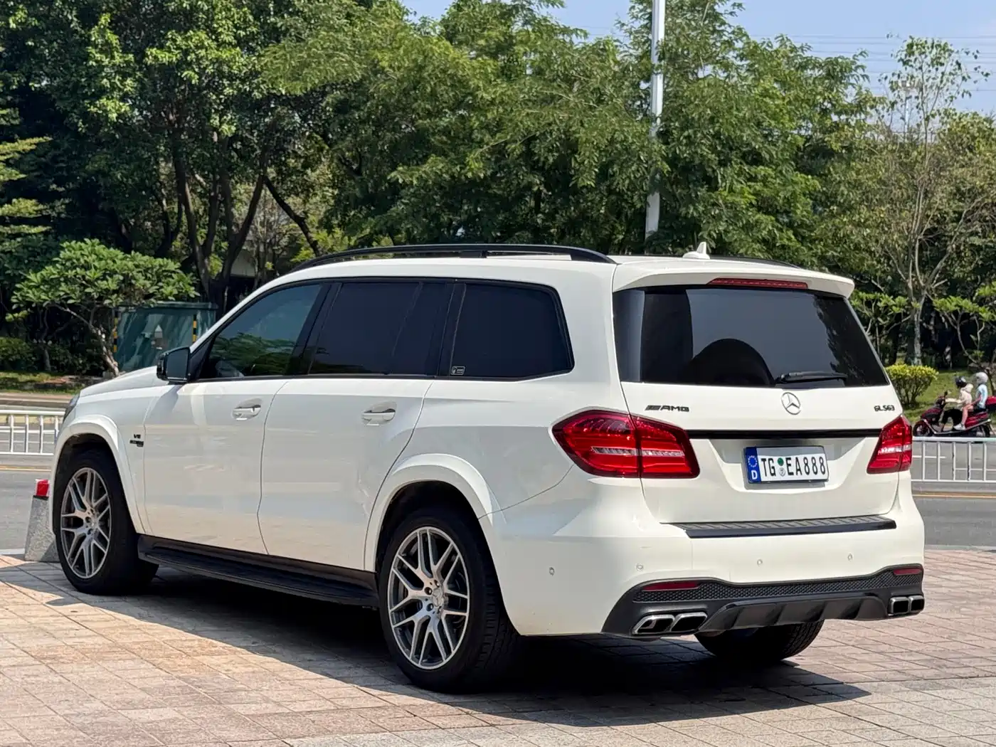 Mercedes-Benz GLS AMG 2017 AMG GLS 63 4MATIC фото 4