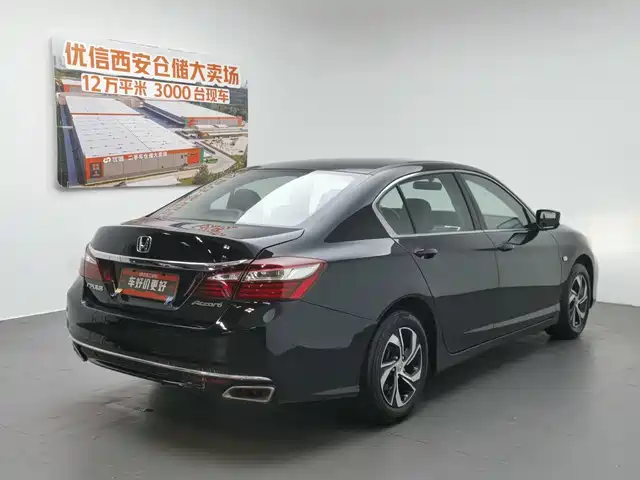 Honda Accord 2016 2.0L Elite Edition — фото 2
