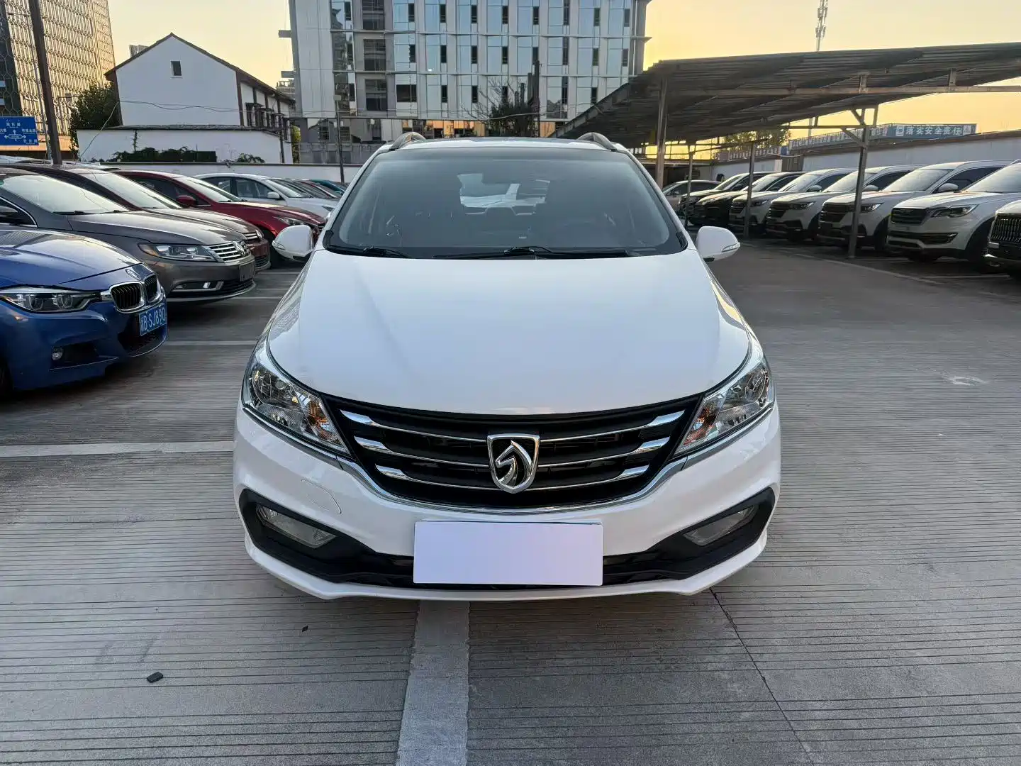 Photo 2 - Baojun 310