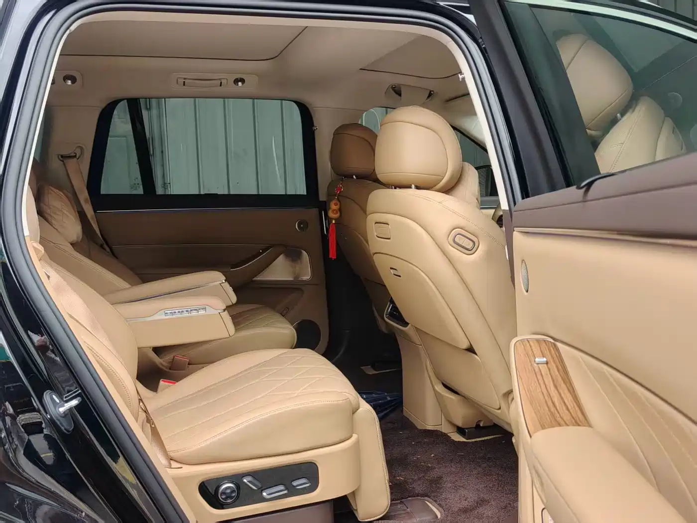 AITO Wenjie AITO M8 2025 Model Extended Range Max+ Edition 53.4kWh 6-Seater фото 3