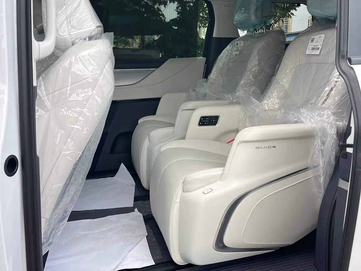 Buick GL8 2026 Luzun Luxury Edition фото 3