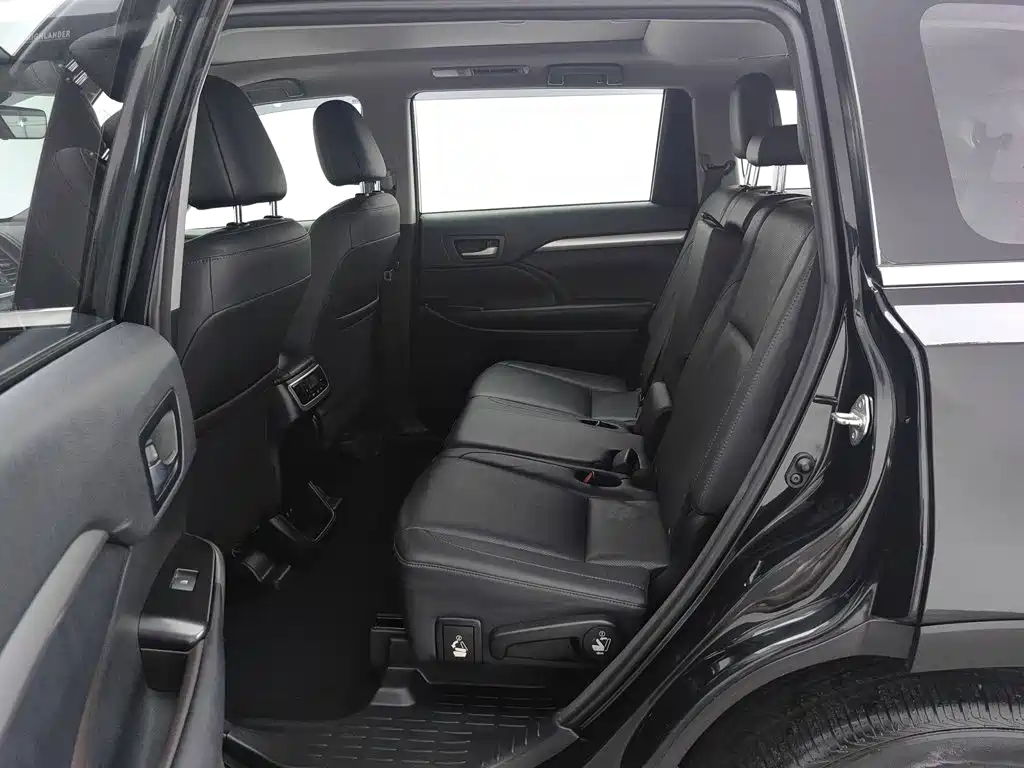 Фото 15 - Toyota Highlander