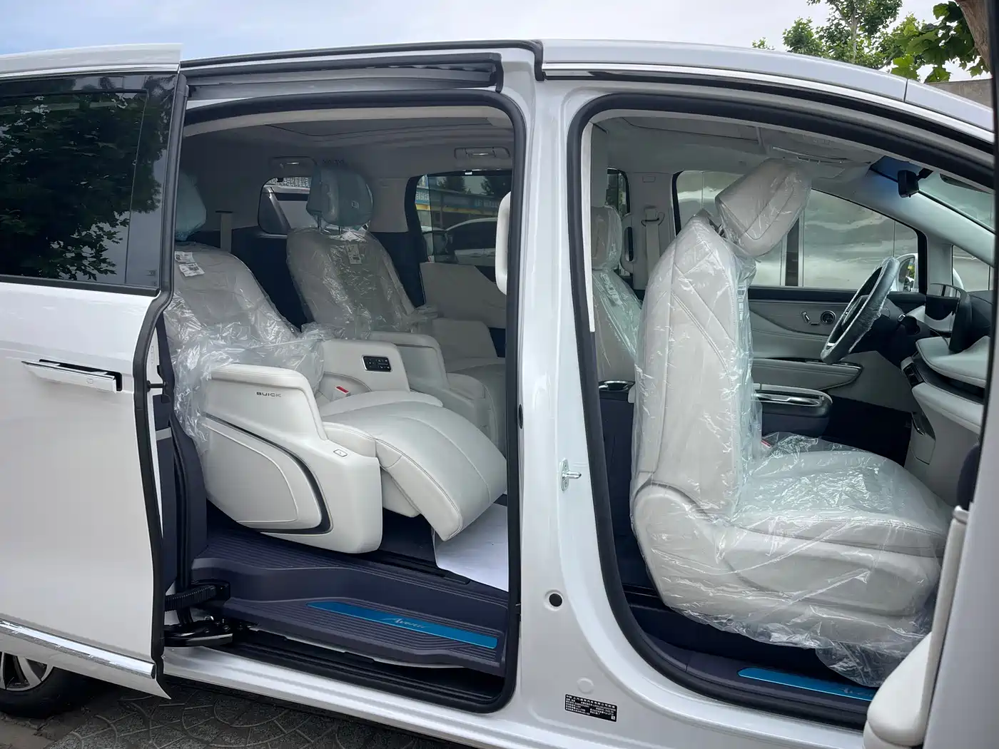 Buick GL8 2026 Luzun Luxury Edition фото 17