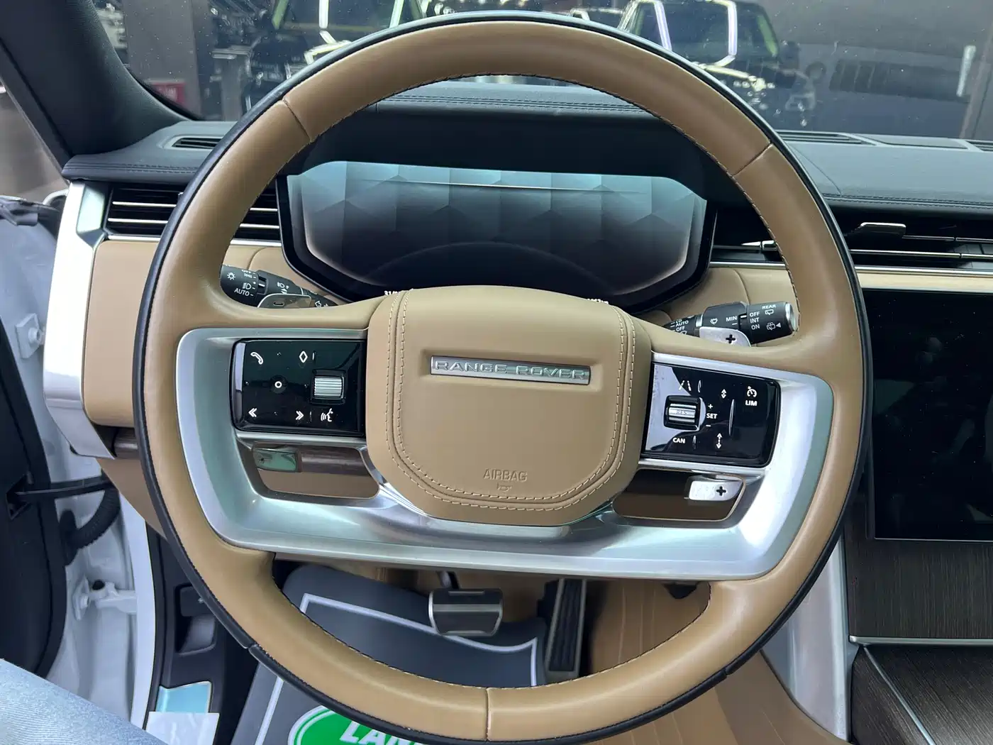 Land Rover Range Rover 2024 3.0 L6 400PS Genesis Extended фото 11