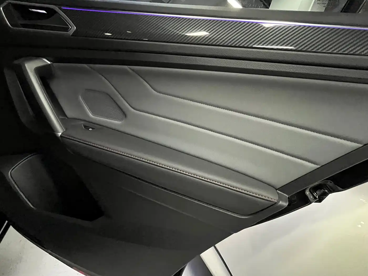 Volkswagen Tiguan L 2023 330TSI Auto 2WD R-Line Flagship Edition фото 14