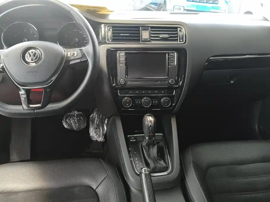 Volkswagen Sagitar 2018 280TSI DSG Luxury фото 12