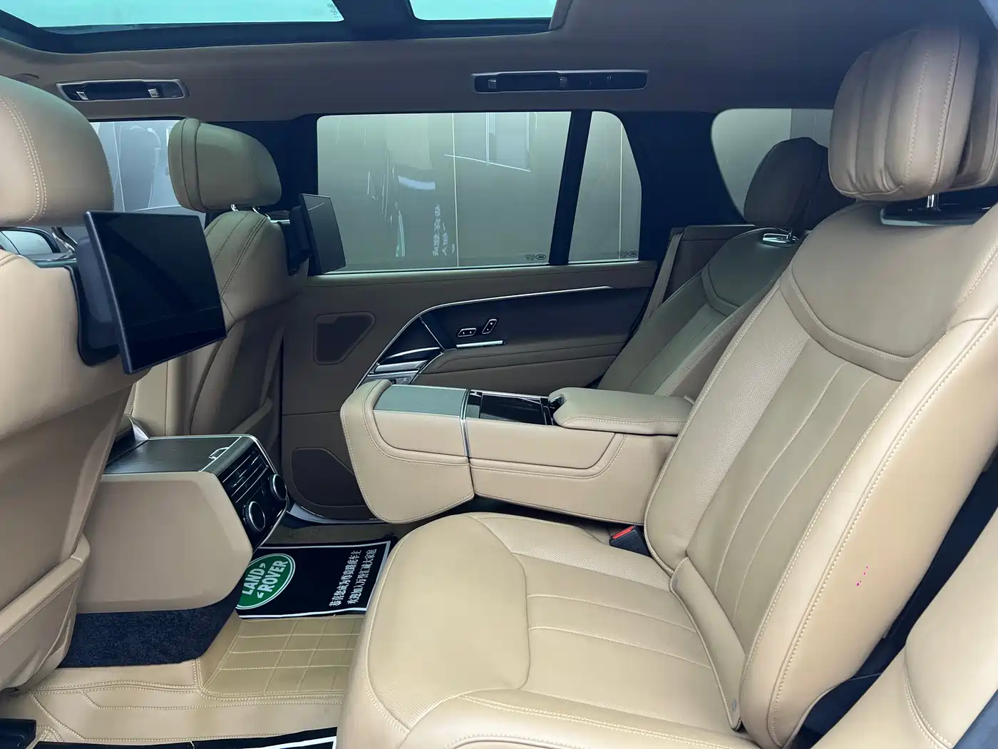 Land Rover Range Rover 2024 3.0 L6 400PS Genesis Extended фото 7