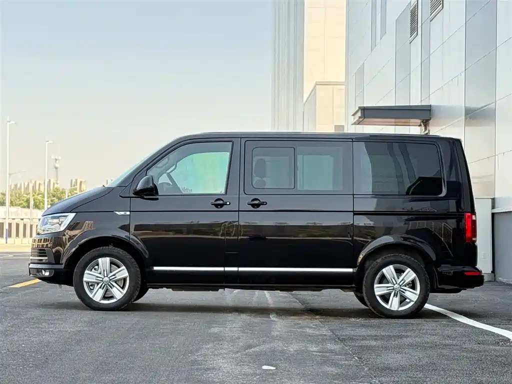 Volkswagen Multivan 2016 2.0TSI 4WD Prestige 7-Seater фото 4
