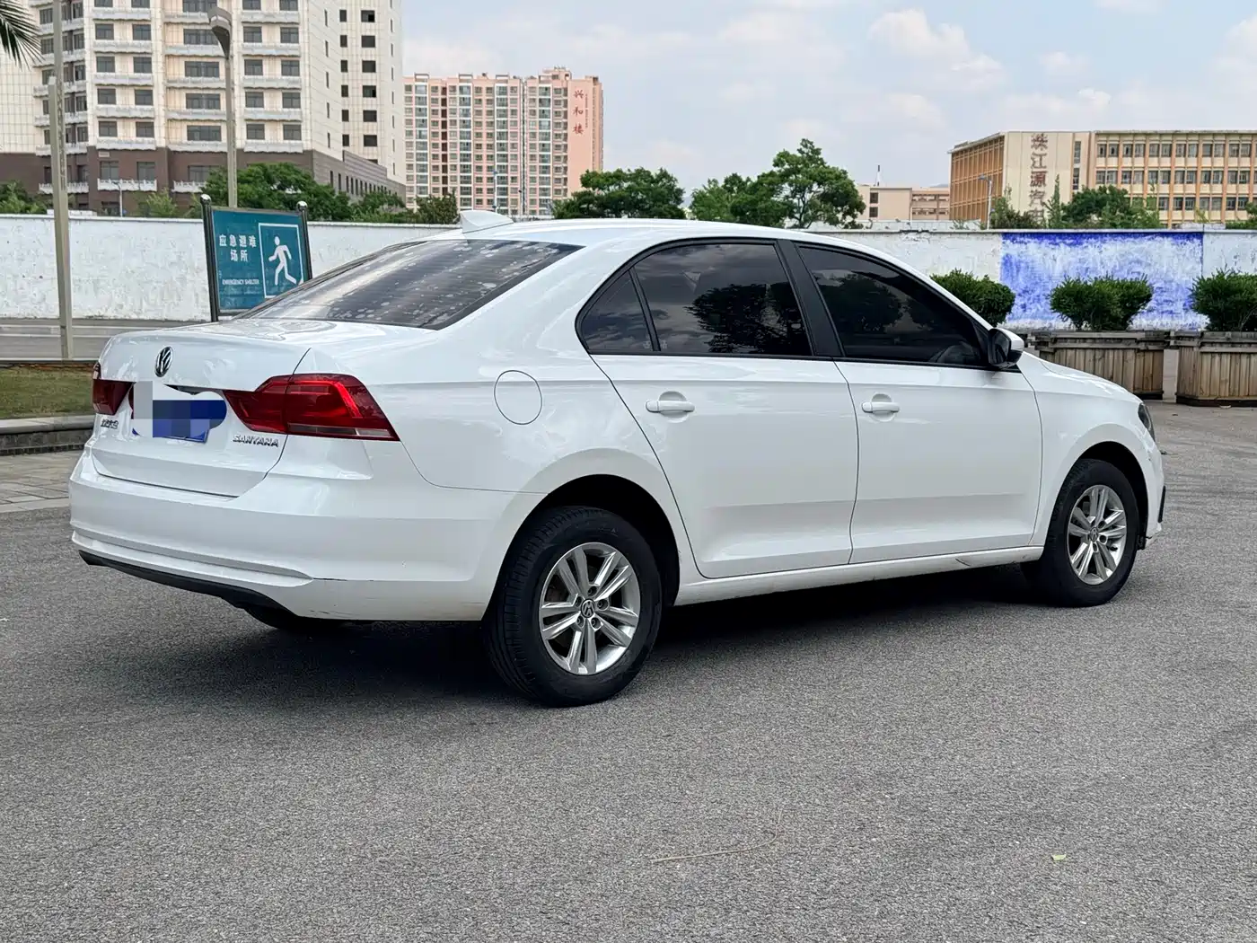 VOLKSWAGEN SANTANA