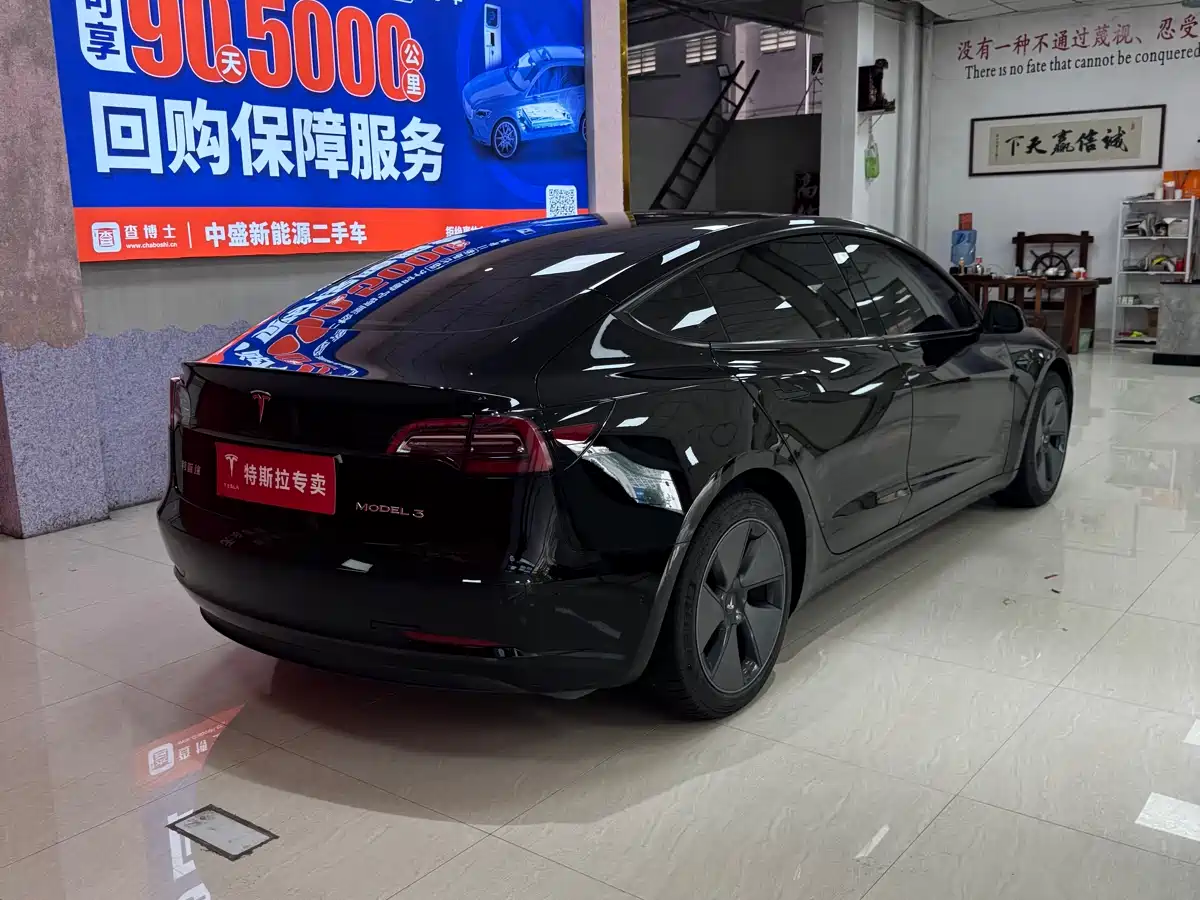 Фото 10 - Tesla Model 3