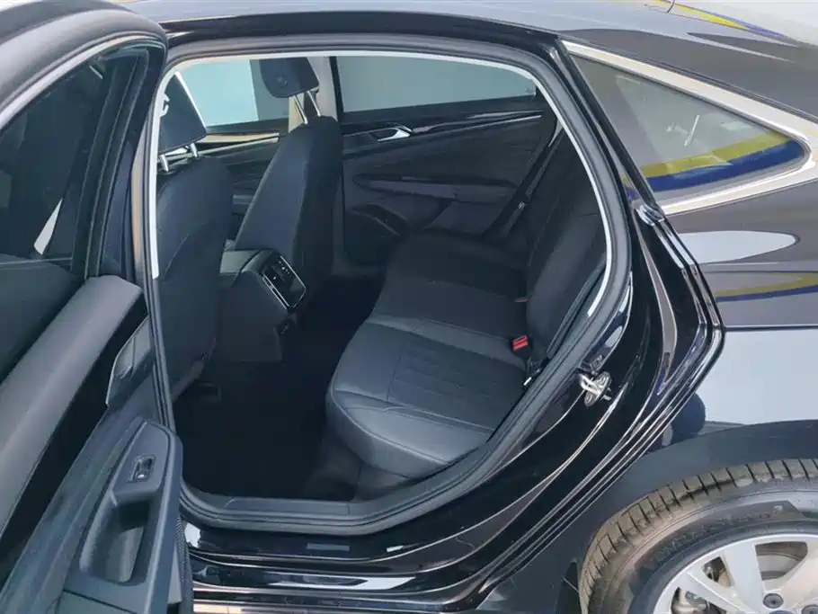 Volkswagen Passat 2024 280TSI Business Edition фото 11