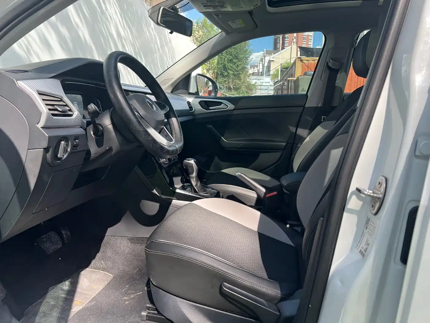 Volkswagen Tanying 2021 1.5L Automatic 30th Anniversary Edition фото 7