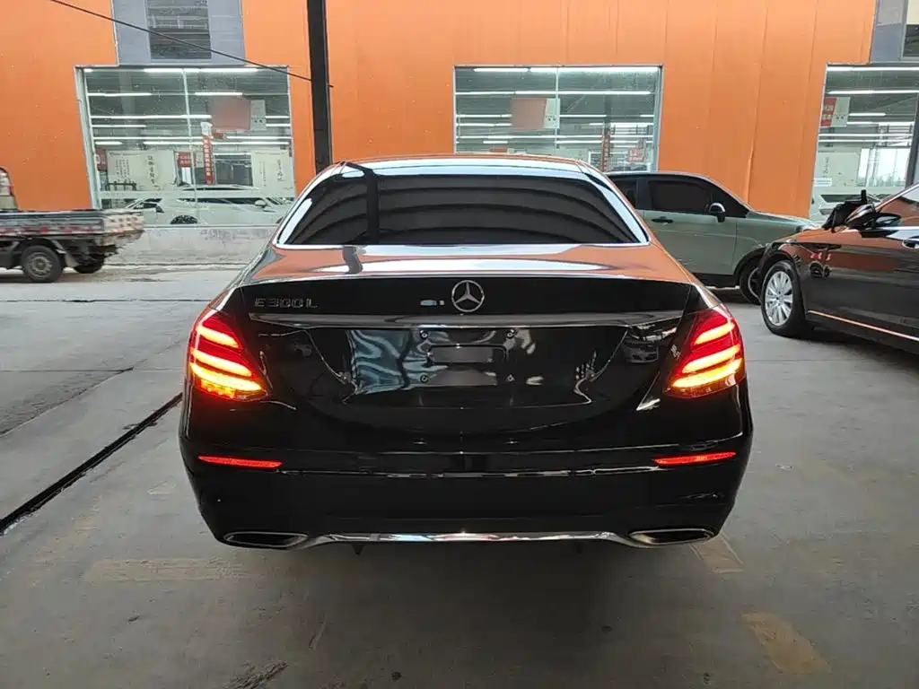 Фото 6 - Mercedes-Benz E-Class