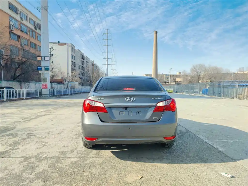 Hyundai Elantra 2011 1.6L Automatic Luxury фото 16