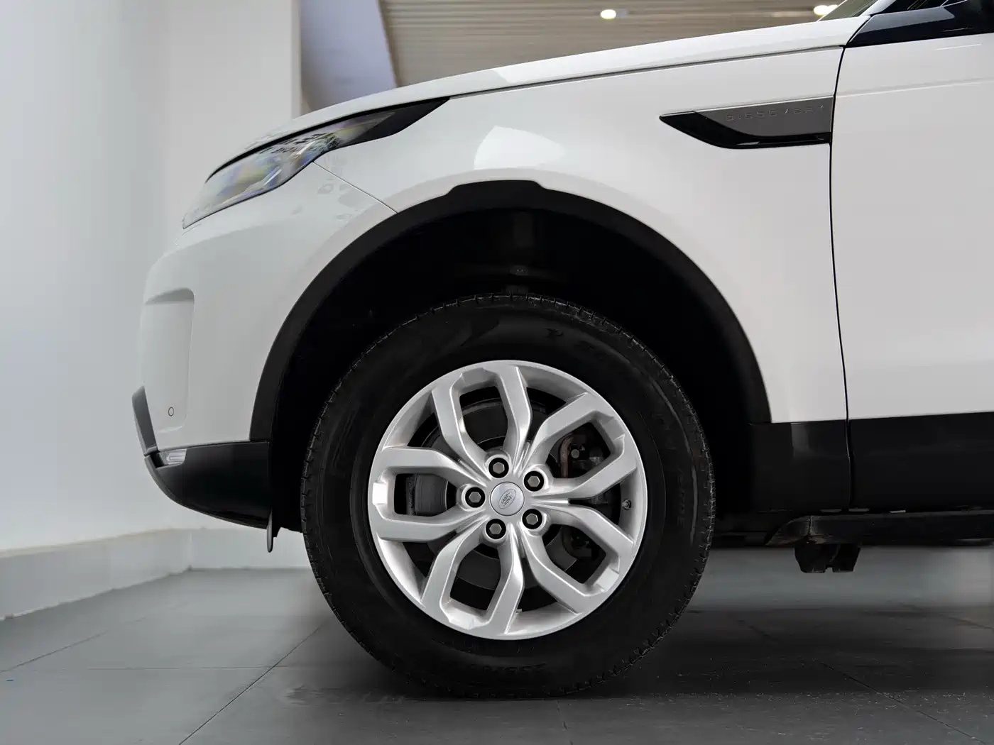 Land Rover Discovery 2017 3.0 SC V6 S фото 8