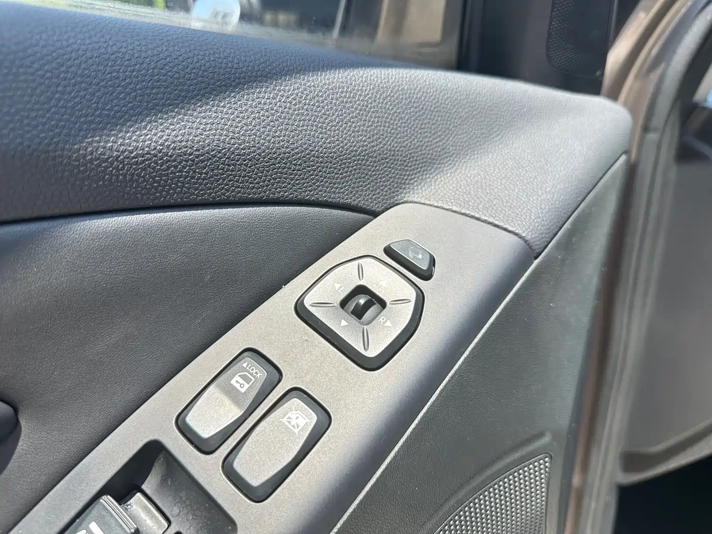Hyundai Beijing Hyundai ix35 2015 2.0L Automatic 2WD Smart Type China IV фото 13