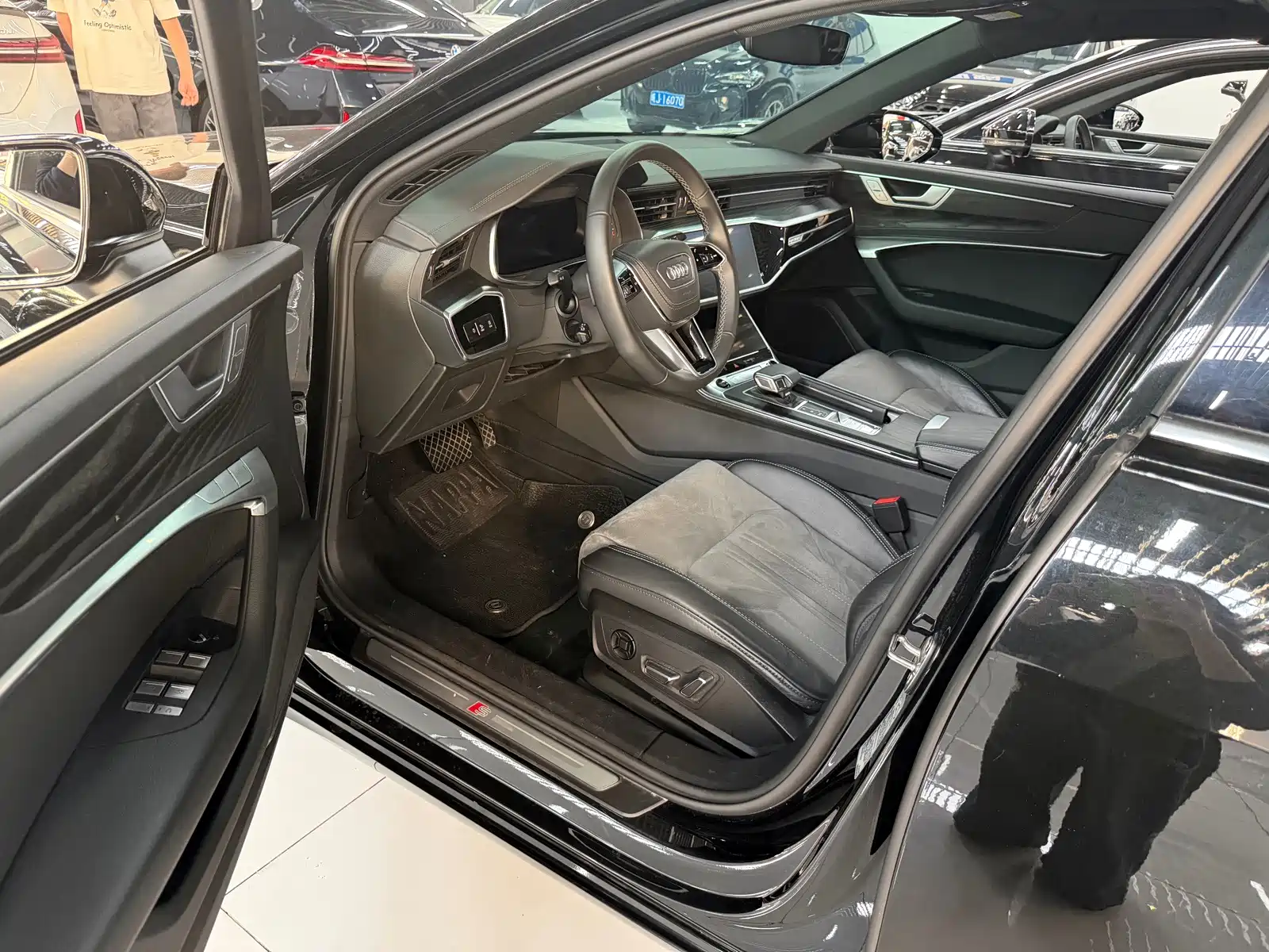 Photo 5 - Audi A6L