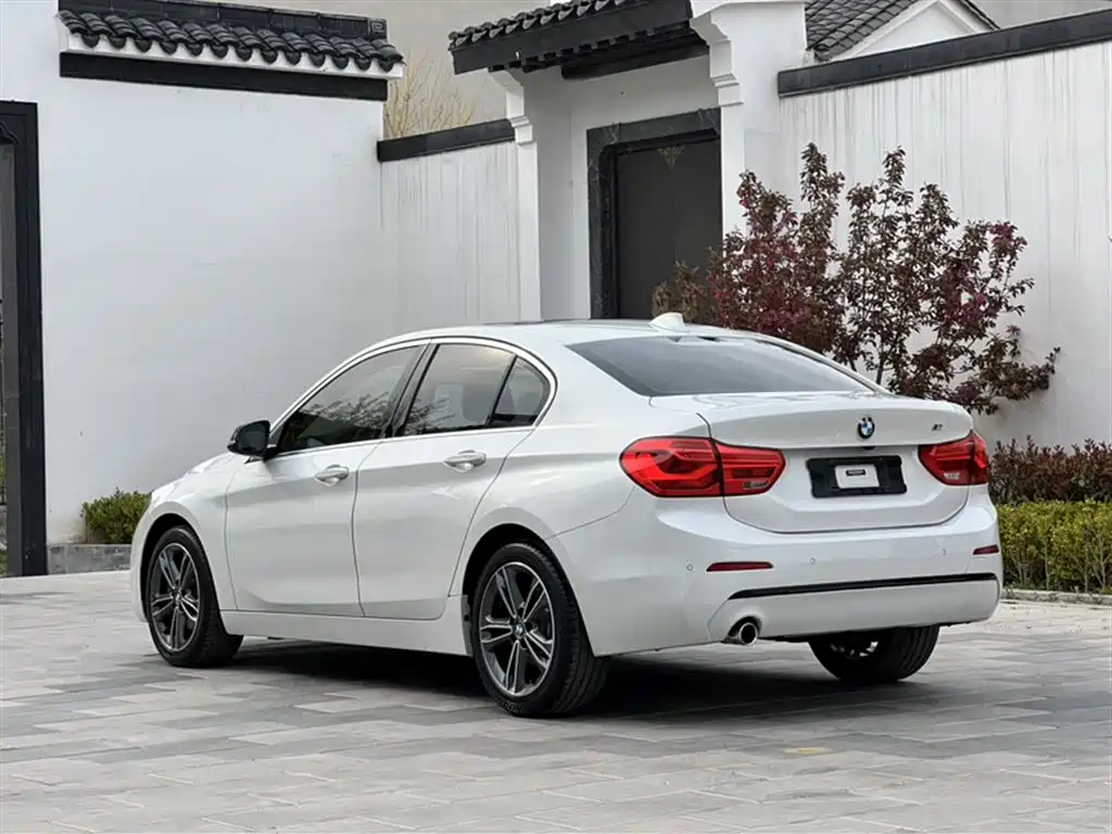 BMW 1 Series 2018 Facelift 118i Sport фото 23