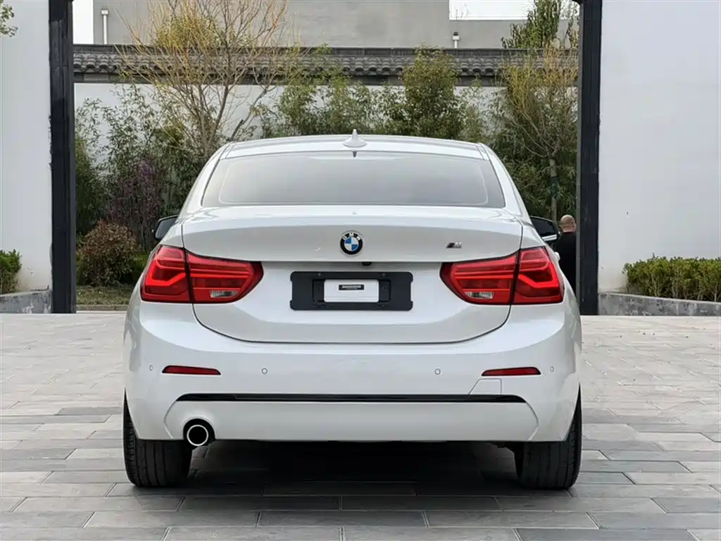 BMW 1 Series 2018 Facelift 118i Sport фото 25