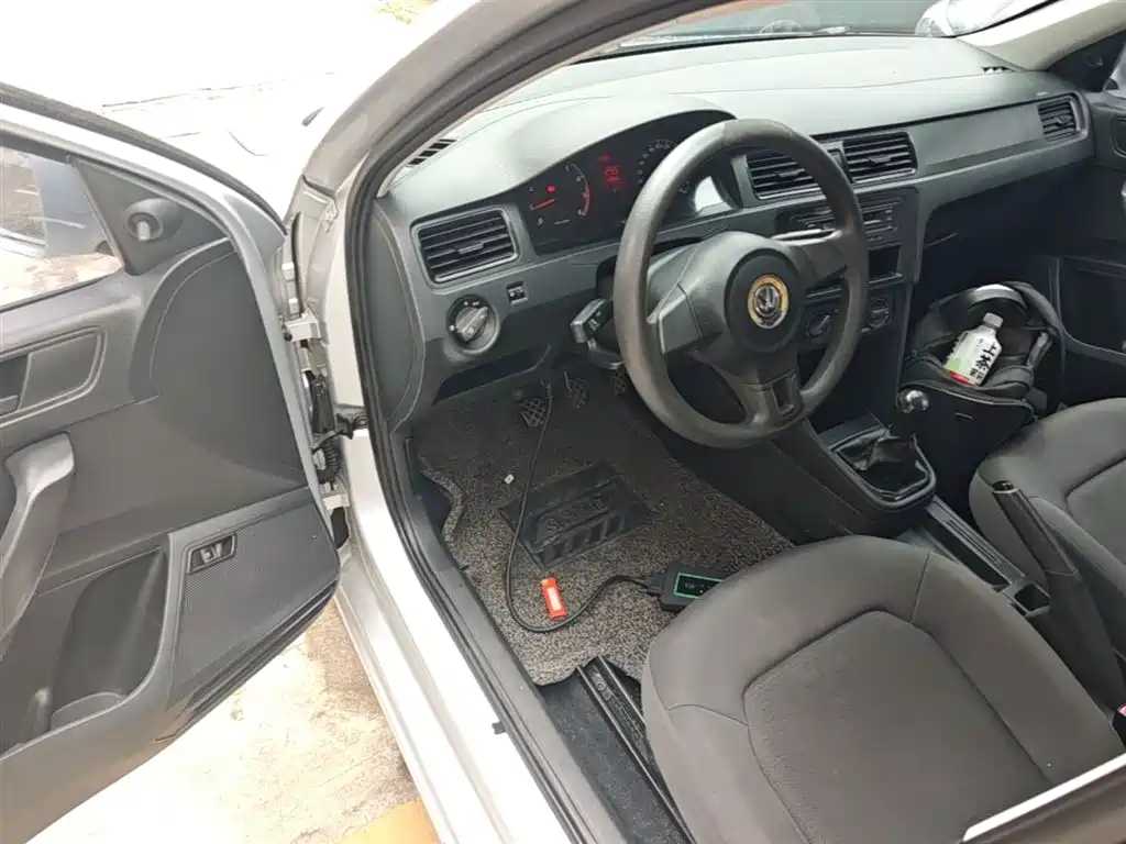 Volkswagen Santana 2015 1.4L Manual Trend Edition фото 16