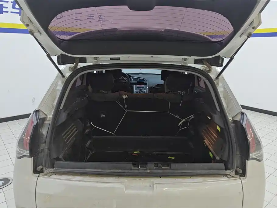 Peugeot 3008 2016 2.0L Automatic Classic Edition фото 4